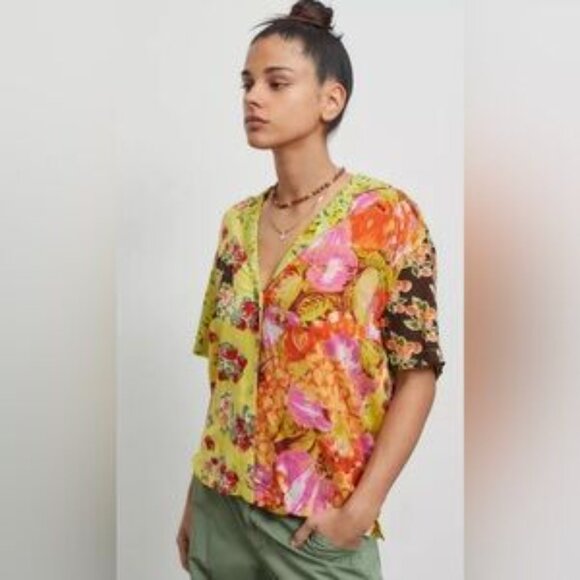Urban Outfitters Citrus Gardenia Souvenir Button Down Top Size Small - Picture 1 of 7